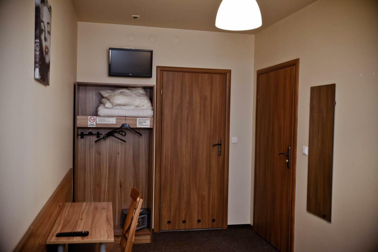 Kolumny 217- Tanie Noclegi Pracownicze, Parking Bezplatny Lodž Exteriér fotografie